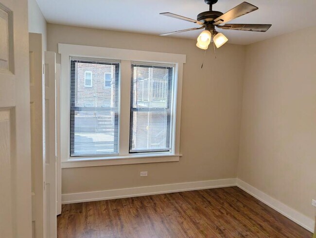 Building Photo - 1 bedroom in Chicago IL 60645