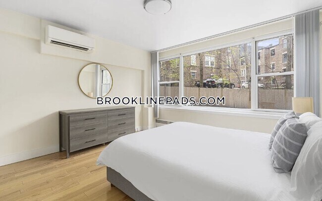 Building Photo - 1440 Beacon St