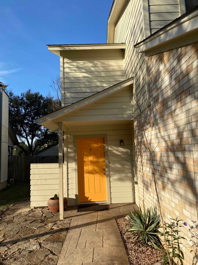 Building Photo - 8812 Clearbrook Trail