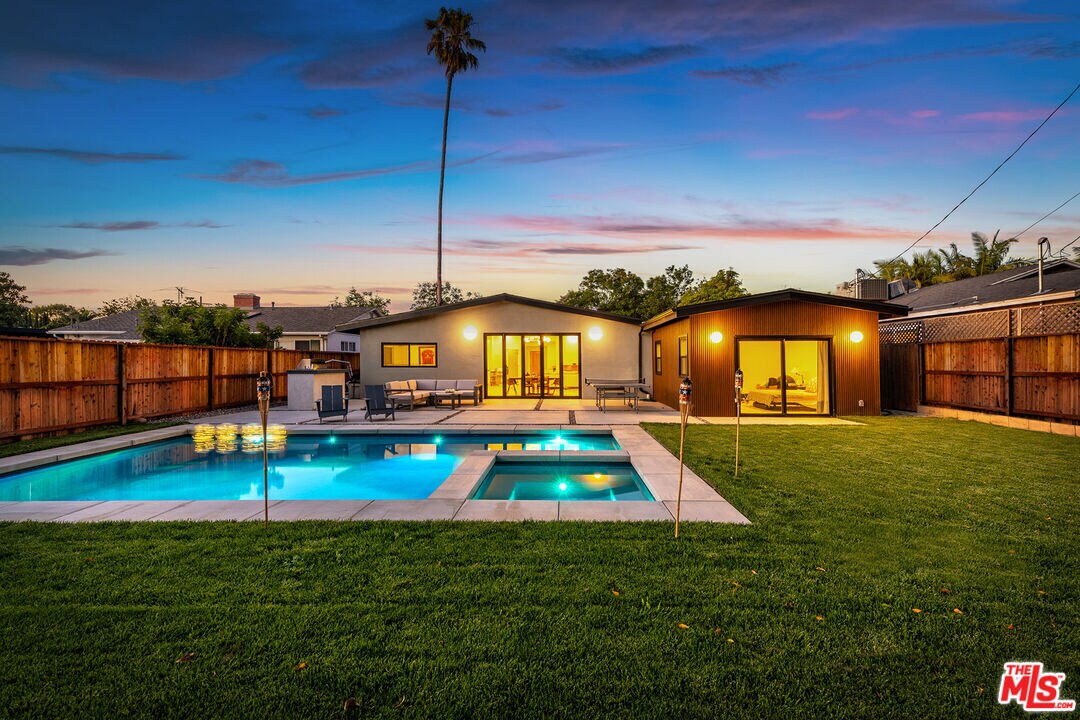 Foto principal - 13542 Valleyheart Dr N