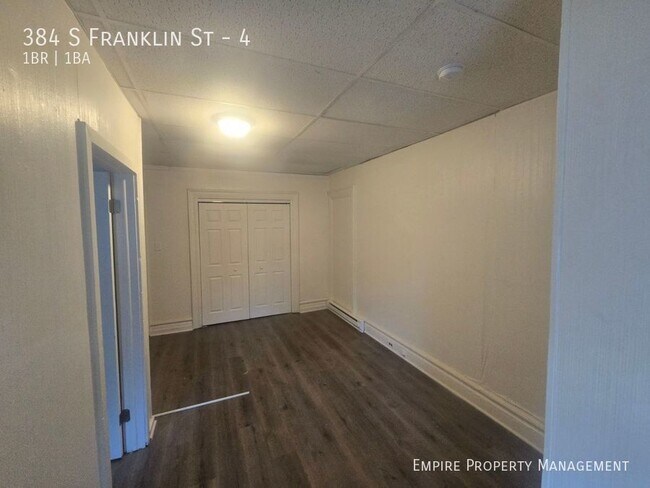 Foto del edificio - Under New Ownership and Management! 1st Fl...