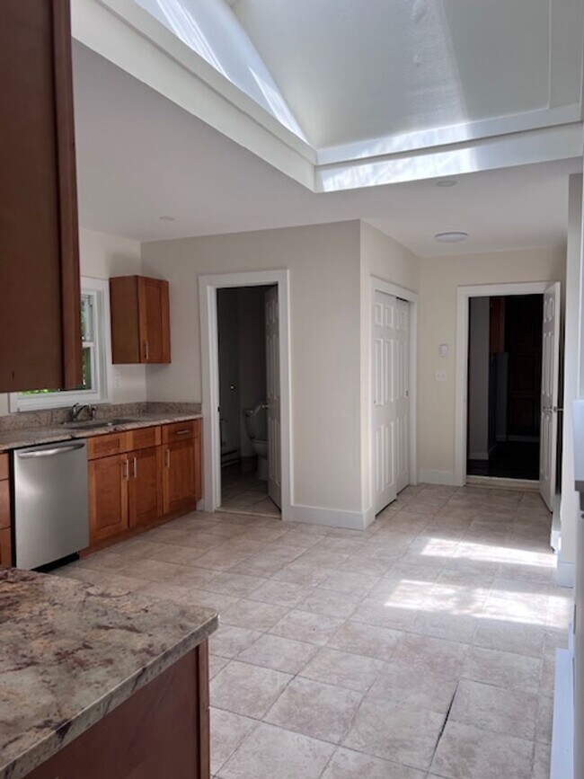 Foto del edificio - Large 4 bedroom, 2 1/2 bath home for rent in Ravena, NY on Rt 9W