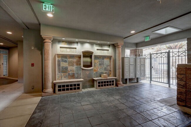 Foto del edificio - Large 2bd, 2ba Condo Available w/ Lake Uni...