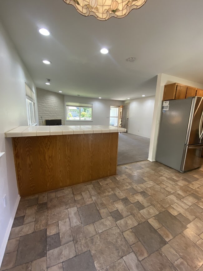 Building Photo - 924 Linda Ave