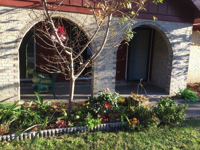 Foto del edificio - Pet Friendly! Three-bedroom Duplex Ranch Home in Surfside Beach! East of 17!