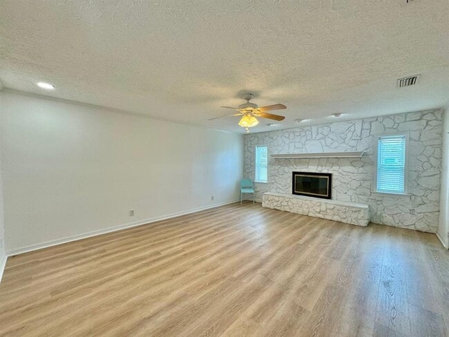 Foto del edificio - 621 85th Ave N