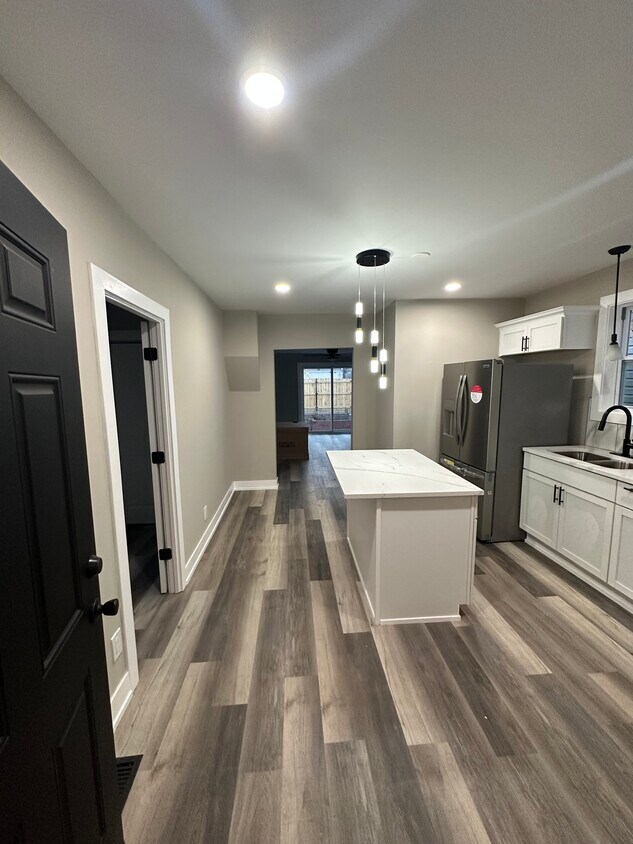 Foto principal - 2136 W 18th Pl