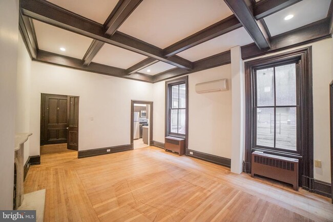 Building Photo - 2008 Spruce St