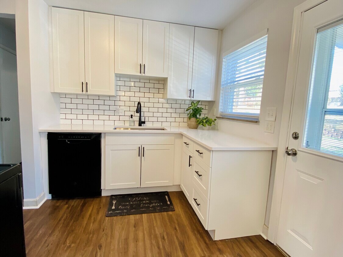 Foto principal - 8701 Wicklow Ave