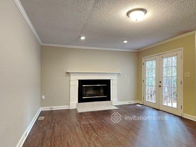 Building Photo - 114 Lakeshore Dr