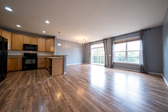 Foto del edificio - 11816 Emery Village Dr N