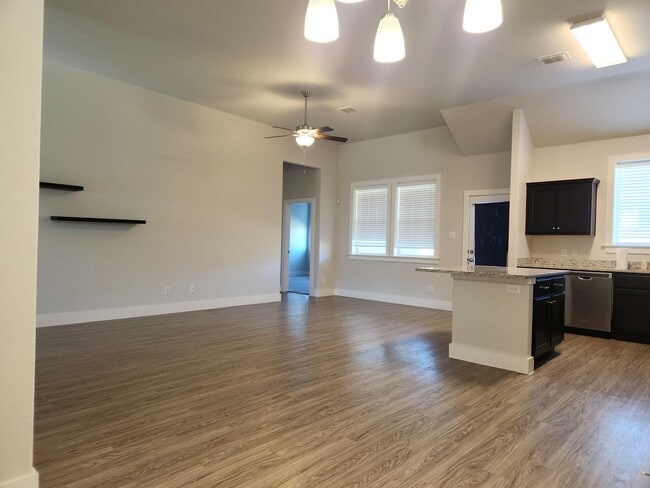 Building Photo - 303 Winston Dr