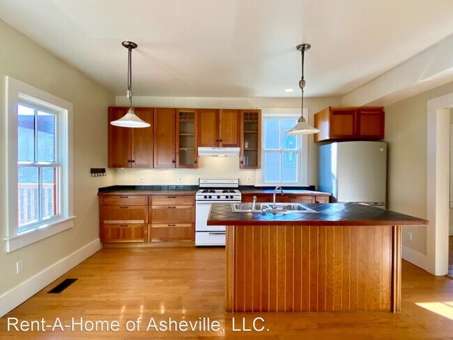 Foto del edificio - 3 br, 2 bath House - 28 Richmond Ave