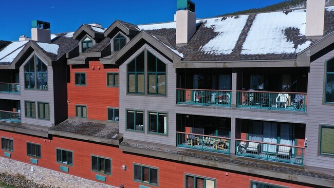 Foto del edificio - Evolve Real Estate: 3-6 Mos Lease Only Large Fully Furnished Condo Walking Distance to Keystone V...