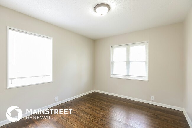 Foto del edificio - 1435 E 66th Terrace