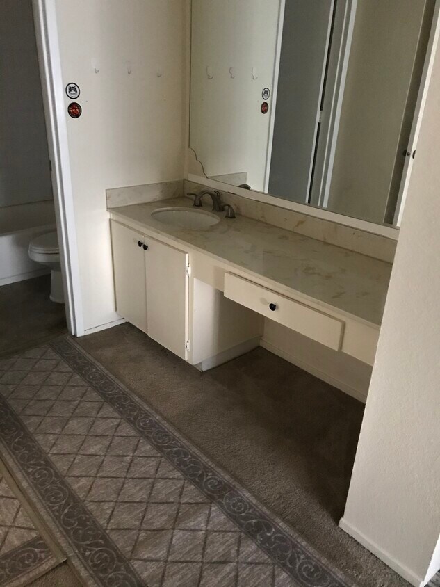 Foto del edificio - 701 Shelter Creek Ln