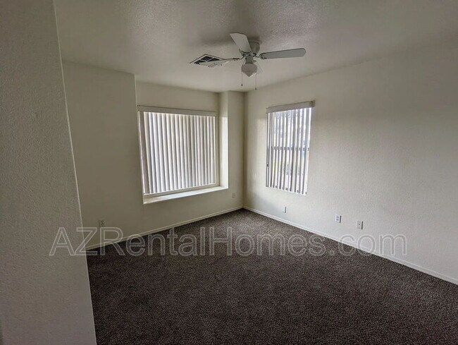 Foto del edificio - 701 S 122nd Ave