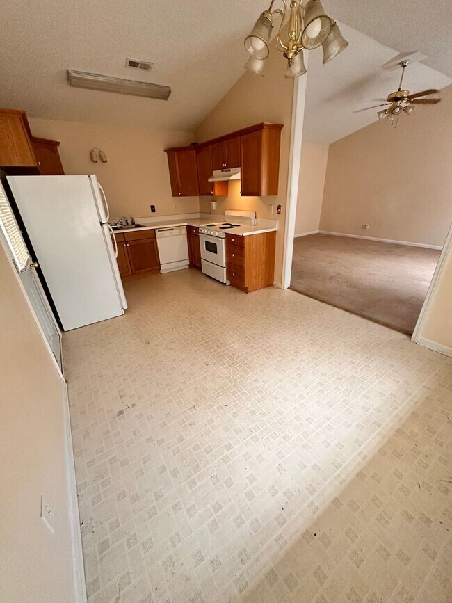 Building Photo - 2 Green Acre Rd NE