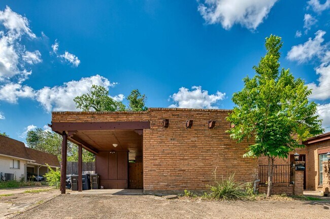 Building Photo - 5302 Wonder Dr