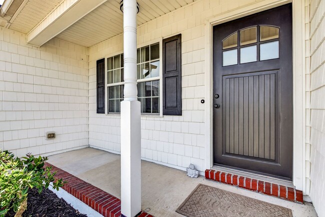 Foto del edificio - Charming Cow Horn Village Home with Outdoor Shower & Fenced Backyard