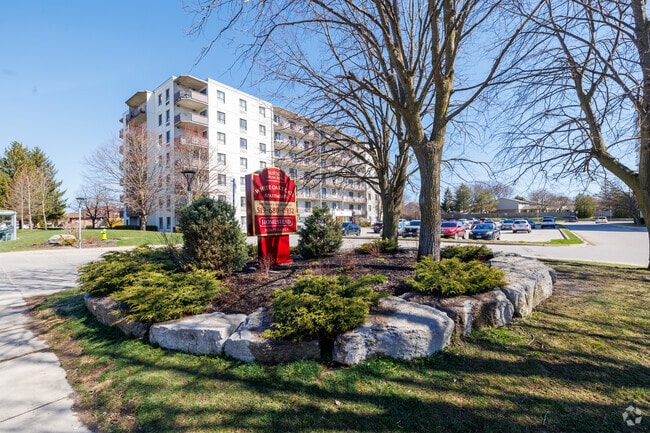 Building Photo - White Oaks Gate