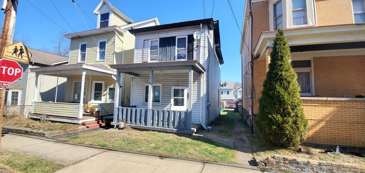 Primary Photo - 1110 Crucible St