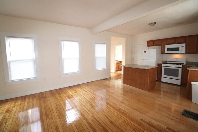 Building Photo - 66 Myrtle Ave