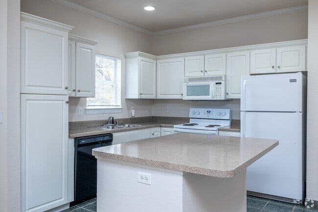 1BR, 1BA - 1,094SF - Kithcen - Tuckaway at Briarwood