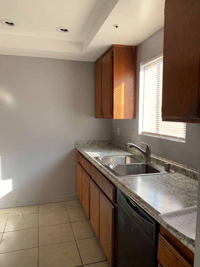 Foto del edificio - 11830 Acacia Ave