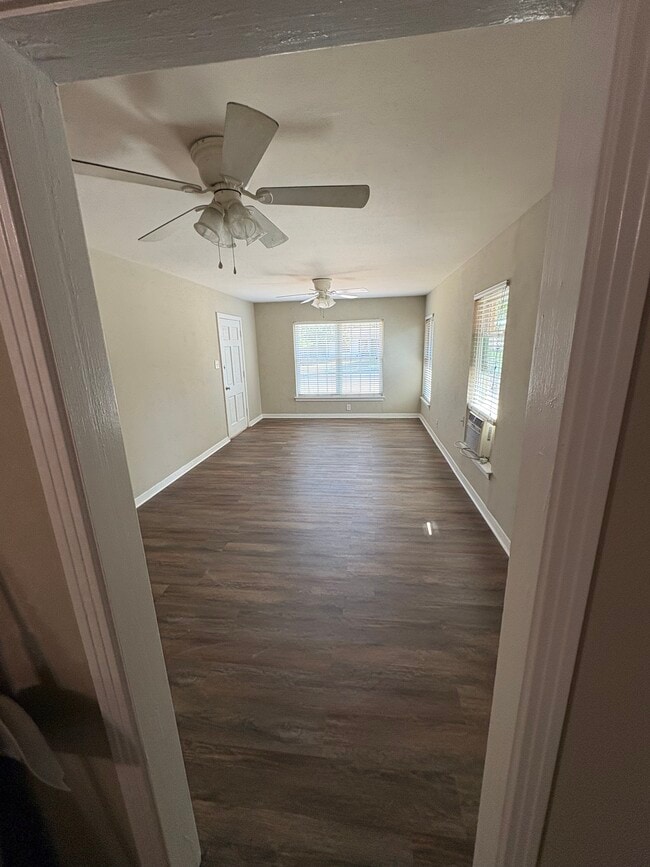 Building Photo - 211 Latch Dr