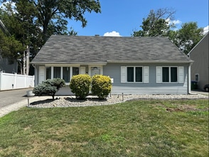 Building Photo - 16 Dobson Rd