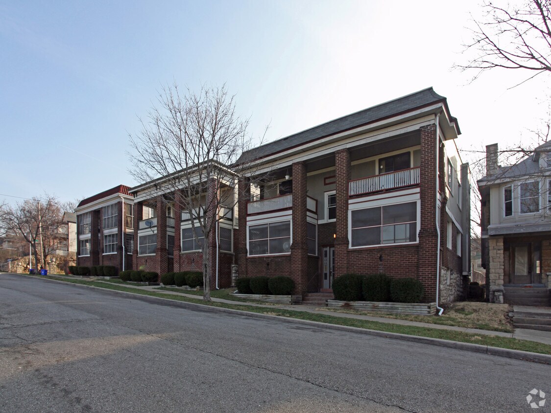 Building Photo - 4005-4007 Kenwood Ave