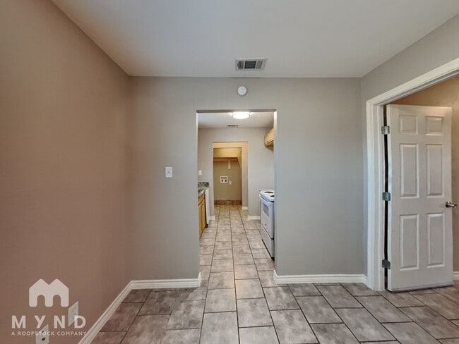 Building Photo - 1701 Cardinal Dr