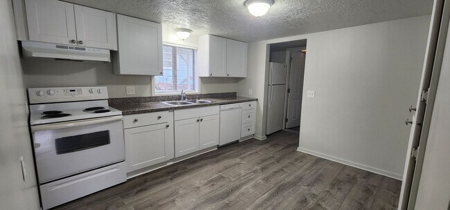 Foto del edificio - 940/940 ½ Willetta St SW