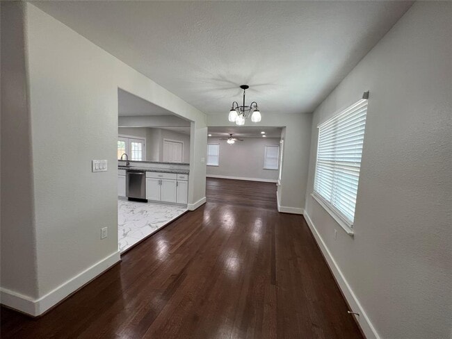 Building Photo - 306 Wisteria St