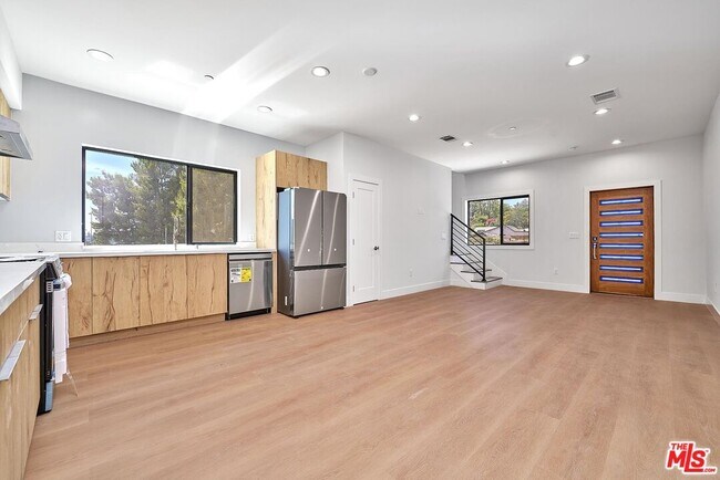 Foto del edificio - 102 Marion Blvd