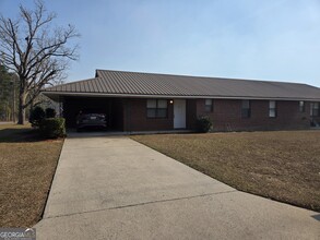 Building Photo - 300 Randolph Dr