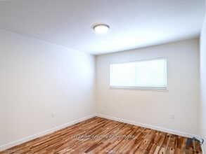 Building Photo - 676 Johanna Ave
