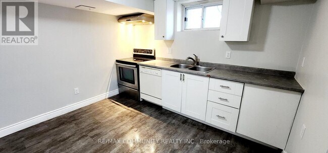Photo du bâtiment - 417 Rossmount Ave