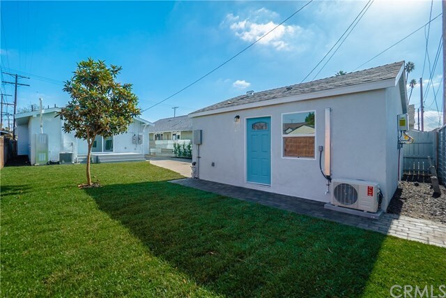 Backyard Access - 5015 Denker Ave