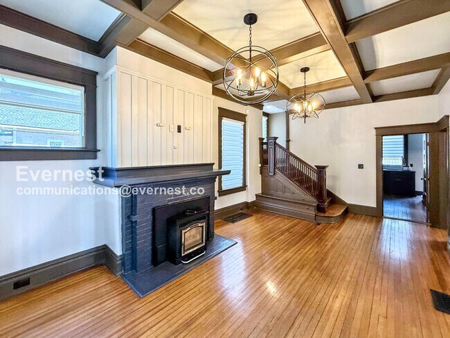 Building Photo - 1801 11th Pl S