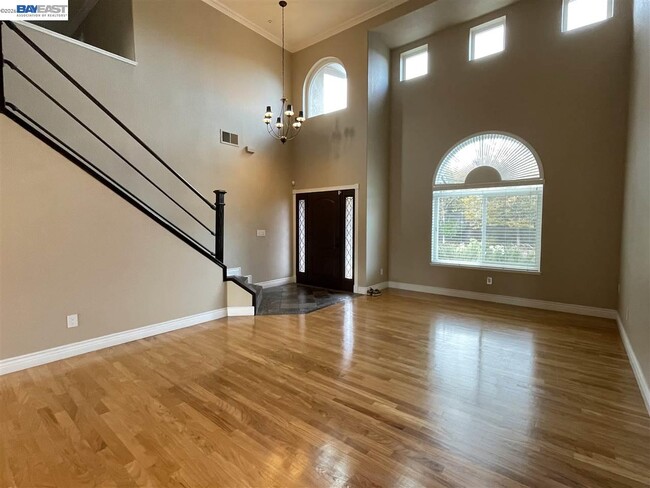 Building Photo - 1393 Arrowhead Ave