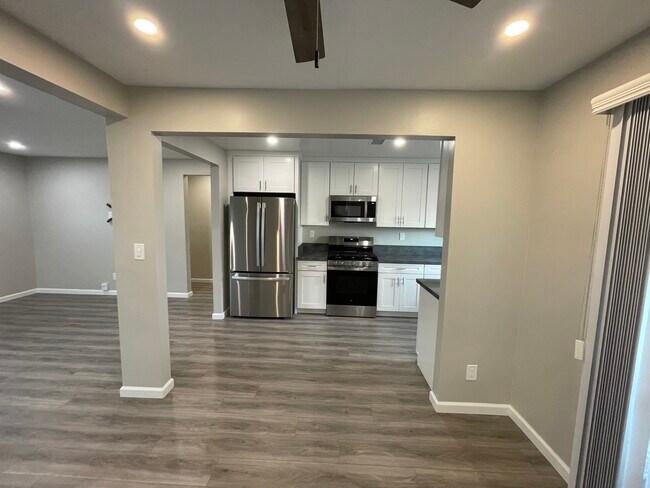 Building Photo - 24 N Harbison Ave