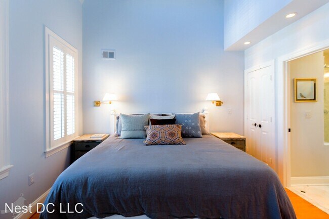 Building Photo - 4 br, 3.5 bath House - 1007 K Street NE