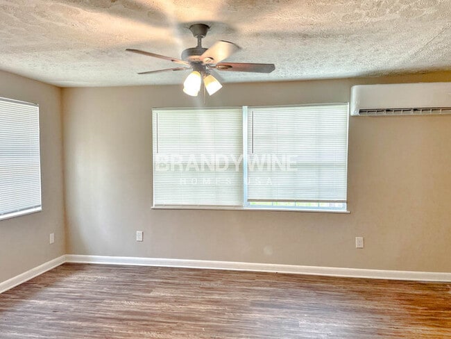 Building Photo - Home for the Holidays: Apply Today and Mak...