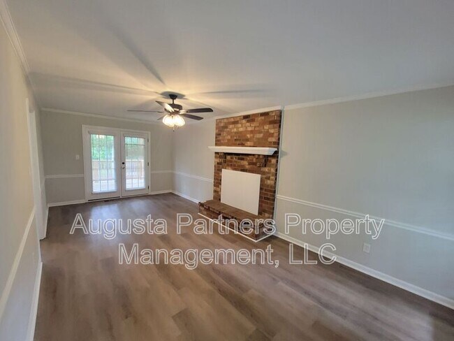 Building Photo - 165 Ashley Cir