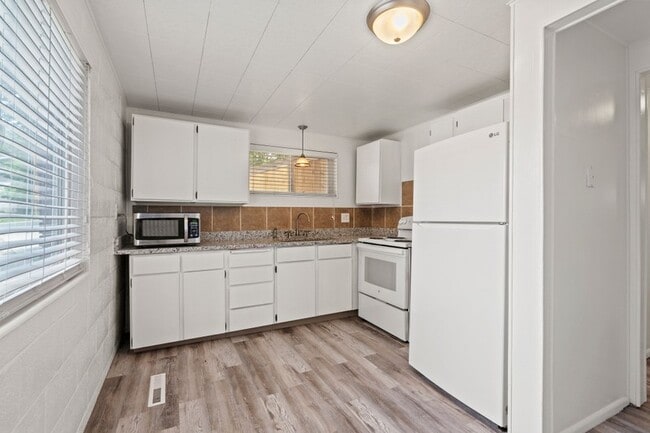 Building Photo - 1590 Nicholls Rd