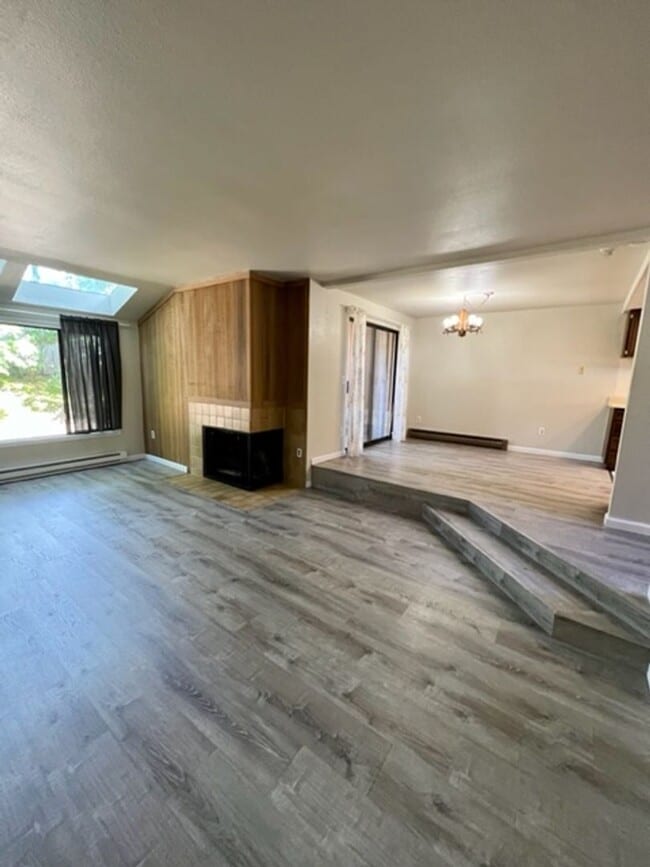 Building Photo - Regency Park Condominiums - Bridle Trails/...