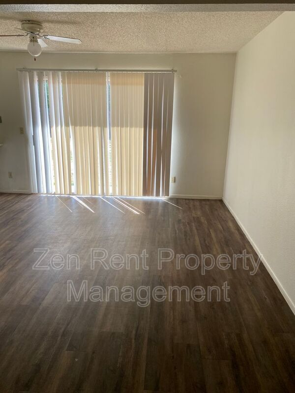 Building Photo - 5233 W Altadena Ave