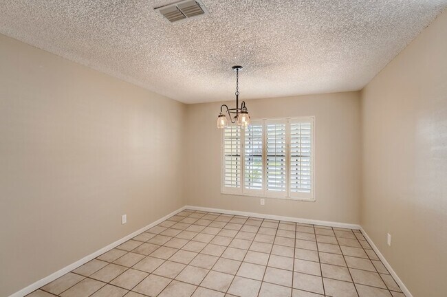 Building Photo - 2911 Pinewood Run